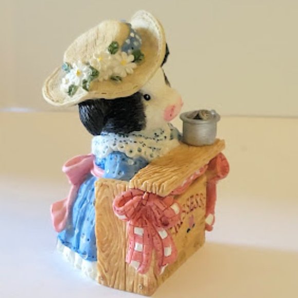 Vintage 1994 Mary’s Moo Moo’s Cow Figurine “Smooches" - Picture 3 of 5